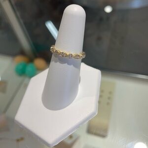Elegant Gold Diamond Ring